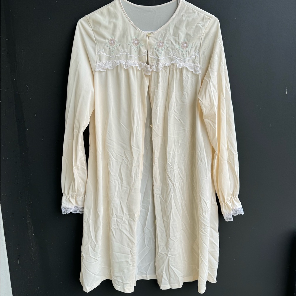 Vintage pale yellow floral and lace babydoll peignoir cover